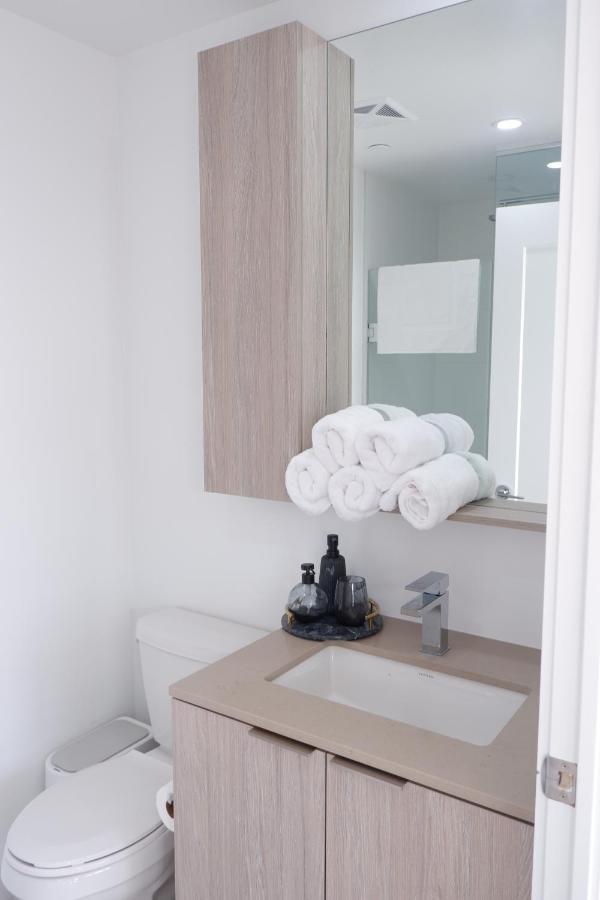 Modern Luxury Waterfront Condo ミシサガ エクステリア 写真