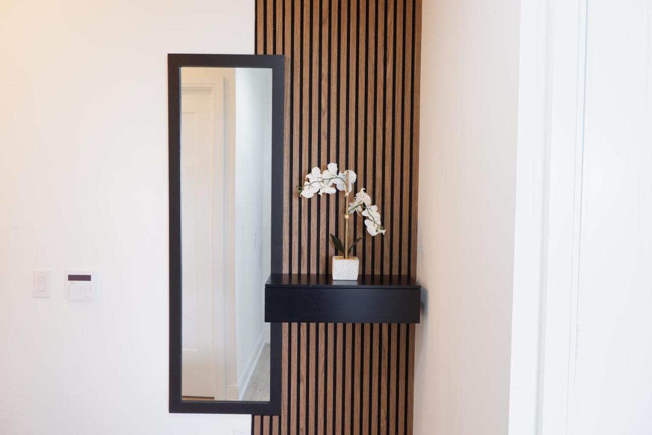 Modern Luxury Waterfront Condo ミシサガ エクステリア 写真